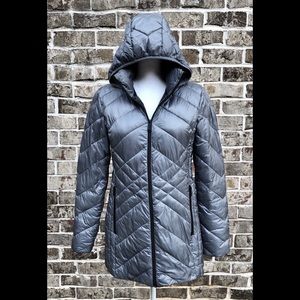 BCBG SZ M GRAY HOODED PUFFER JACKET